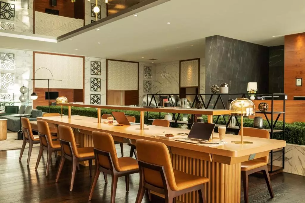 محوطه شرایتون